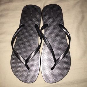 GRAY FLIP FLOPS ((NEVER WORN))
