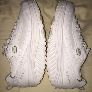 SKETCHERS SHAPE-UPS ((NEVER WORN))