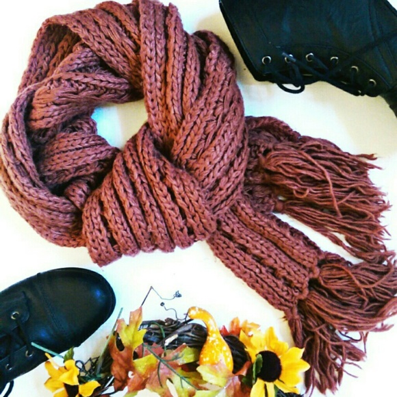 Old Navy Accessories - Old Navy Rust Knit Scarf🍁