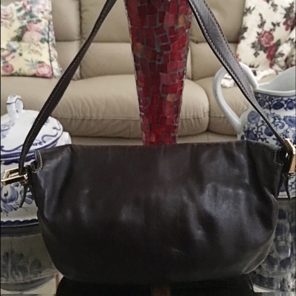 AUTHENTIC Gucci Britt Leather Shoulder Flap Bag - Picture 2 of 4