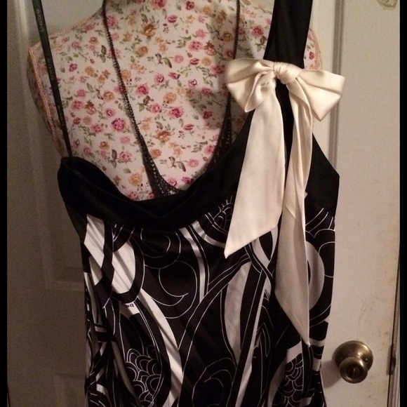 🎉💰🎁 SALE *Beautiful top from Bebe.