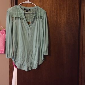 Urban Outfitters Tela shirt