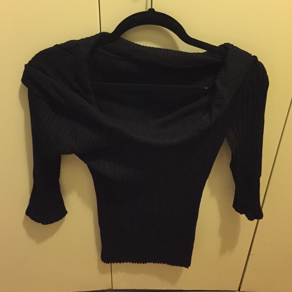 Droopy neck sweater