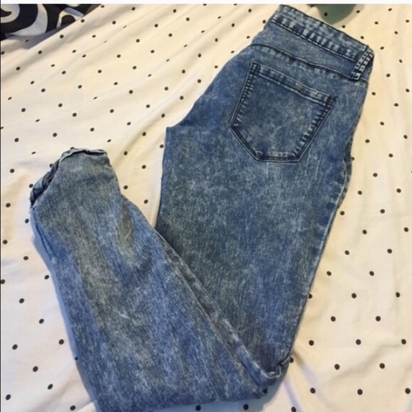 🎀5/25sale🎀Acid wash look skinny jeans - Picture 2 of 5