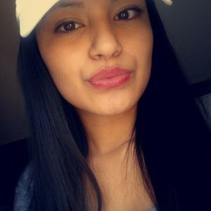 Meet your Posher, Esmeralda