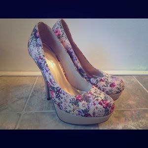 Neutral Floral Pumps