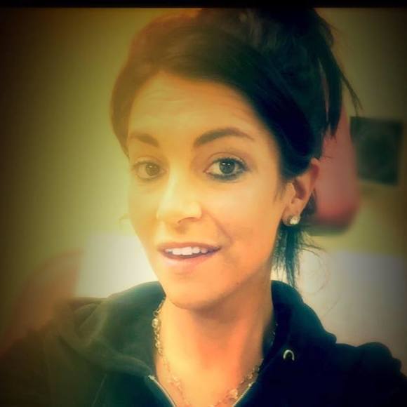 Meet your Posher, Nicole - Picture 3 of 6