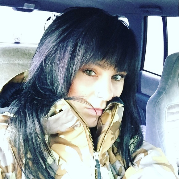 Meet your Posher, Alex - Picture 2 of 3