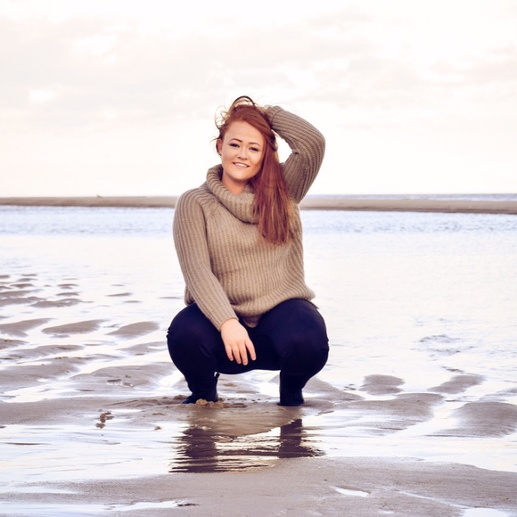 Meet your Posher! - Picture 2 of 4