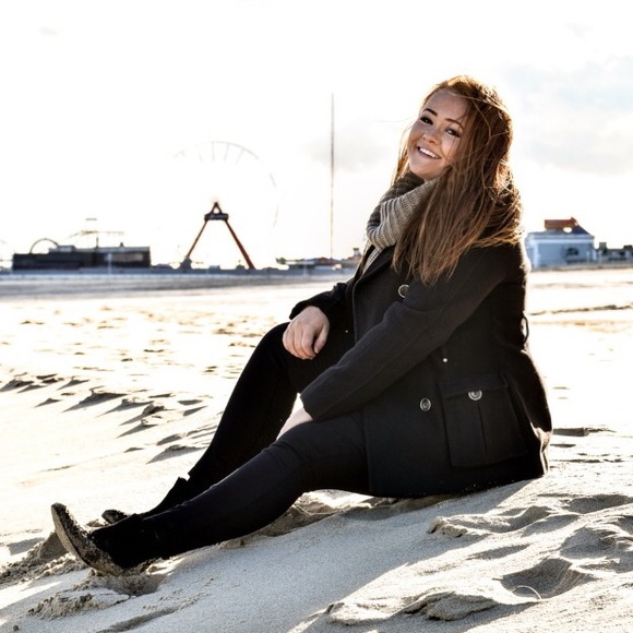 Meet your Posher! - Picture 3 of 4