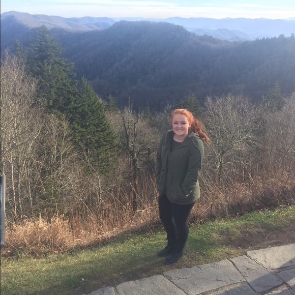 Meet your Posher! - Picture 4 of 4