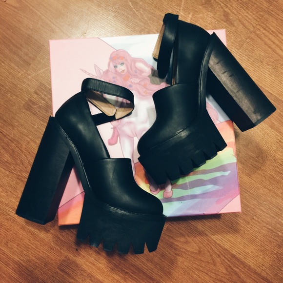 Jeffrey Campbell Scully in black