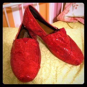 Limited Edition Red TOMS with Sequins👠