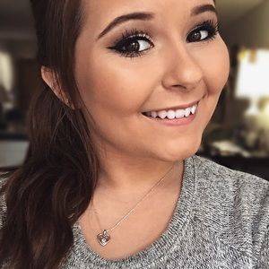 Meet your Posher, Jasmine