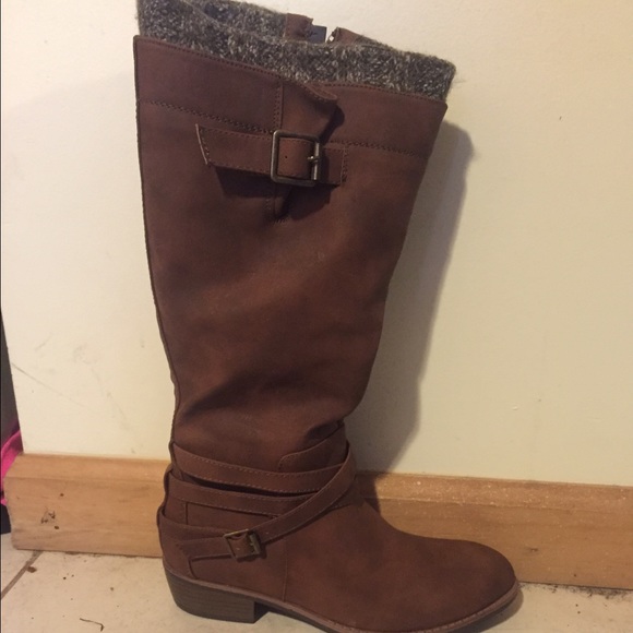 Boots - Picture 2 of 3