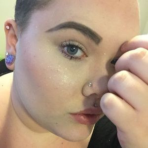 Meet your Posher, Devyn