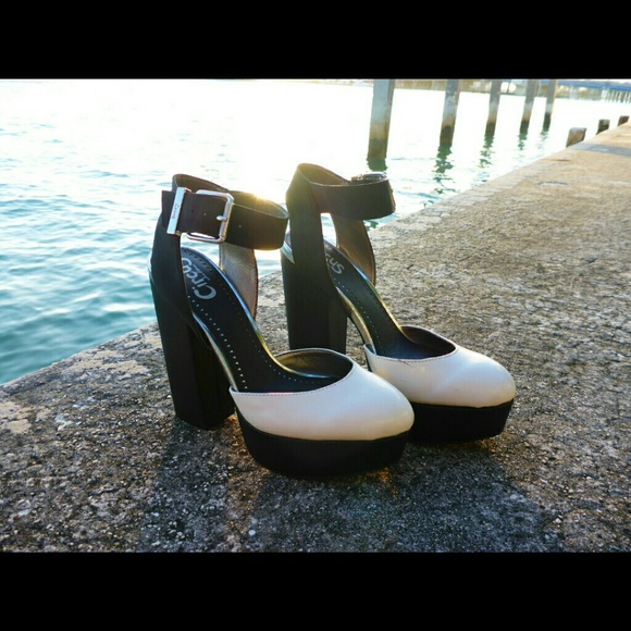 Sam Edelman B&W heels
