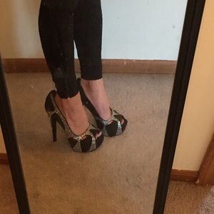 Steve Madden black suede rhinestone pumps