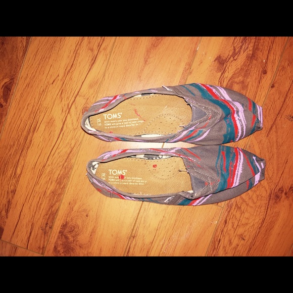 Brand New TOMS