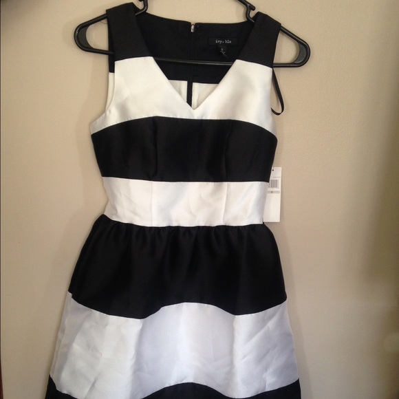 Ivy+Blu size 0 dress NWT