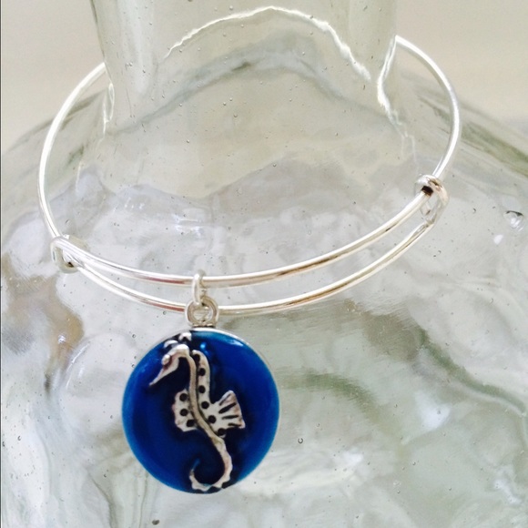 💕Seahorse Bangle 💕