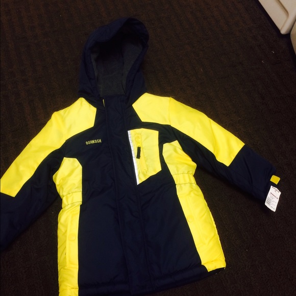 Oshkosh boys size 5-6 winter coat. Never worn