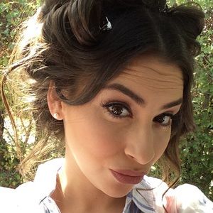 Meet your Posher, Mercedes