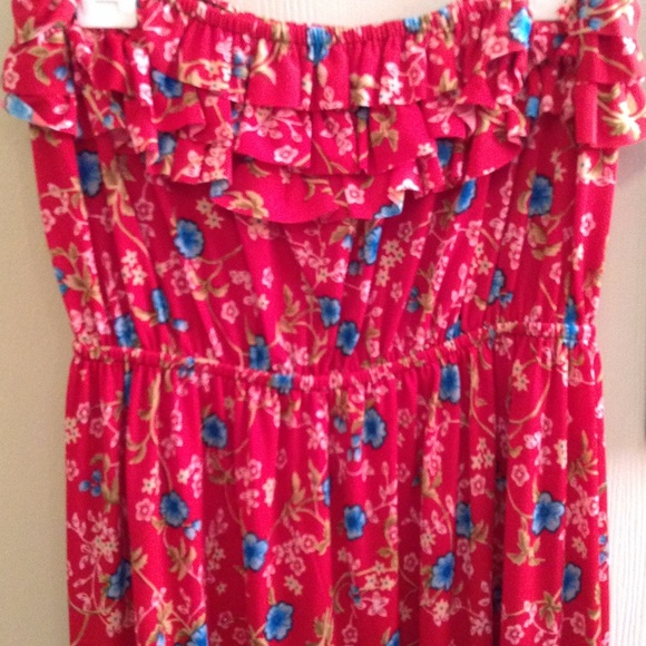 Red short dress. - Picture 2 of 3