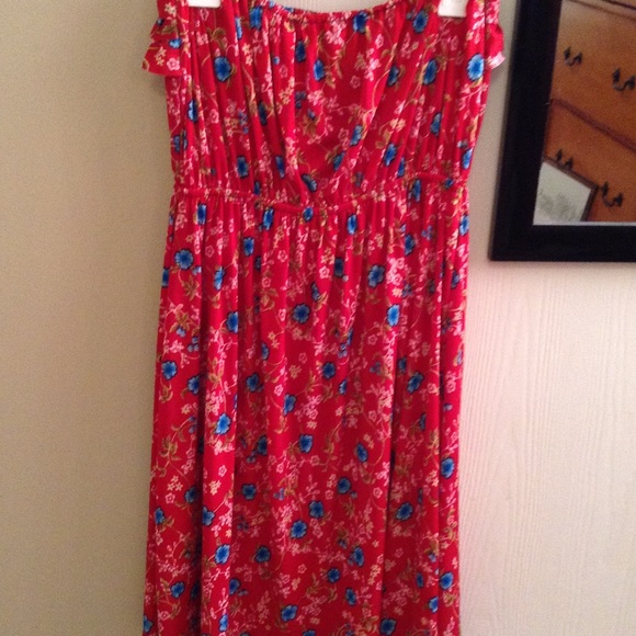 Red short dress. - Picture 3 of 3