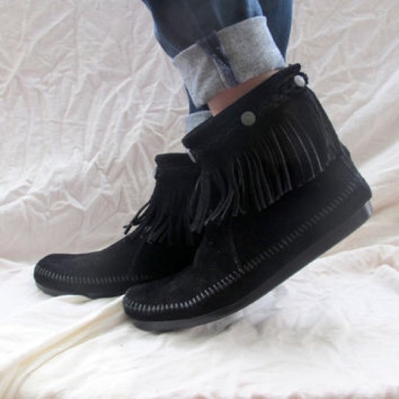 🎉🎉🎉FINAL SALE🎉🎉🎉 NWOT Short Minnetonkas