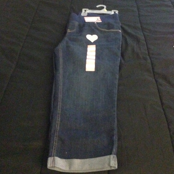 Maternity capris