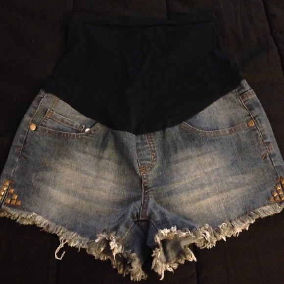 Maternity shorts