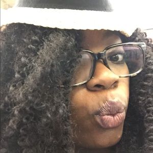 Meet your Posher, Mikala