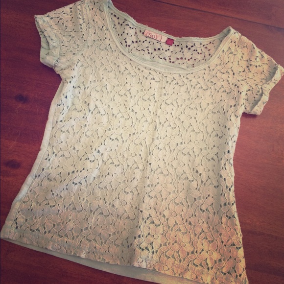 Lacey crop top😍