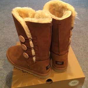 Bailey Button Chestnut Uggs Size 8