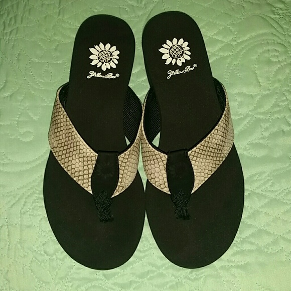 NIB Yellow Box Heeled Flip Flops