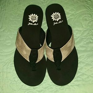 NIB Yellow Box Heeled Flip Flops