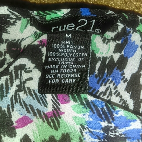 Females Blouse - Picture 2 of 3