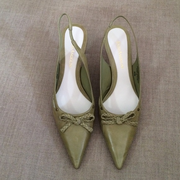 ENZO ANGIOLINI Sage pointed kitten heels.