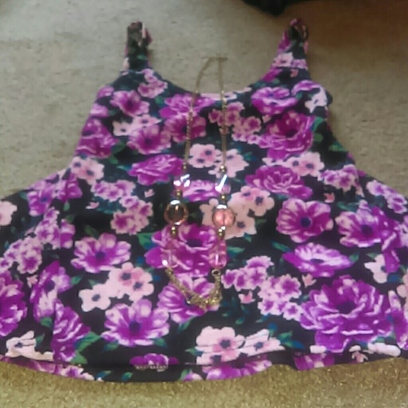 Females shirt - Picture 2 of 4