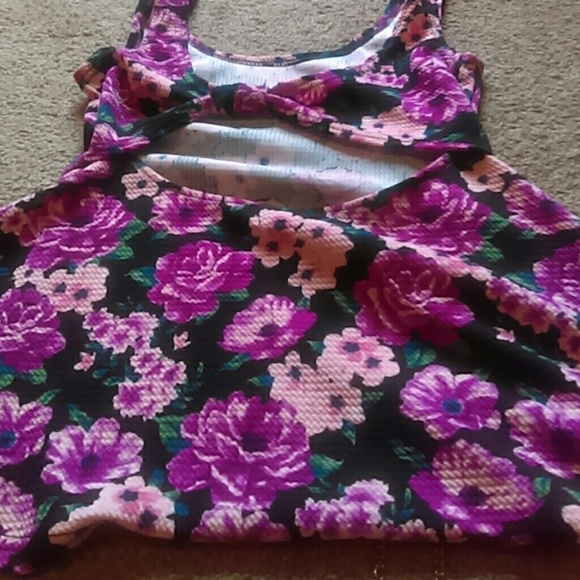 Females shirt - Picture 4 of 4
