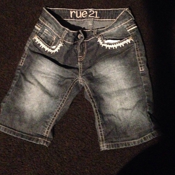Rue 21  stretch Bermudas