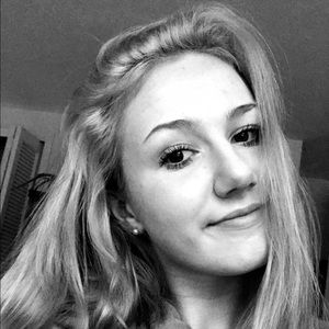 Meet your Posher, Abby