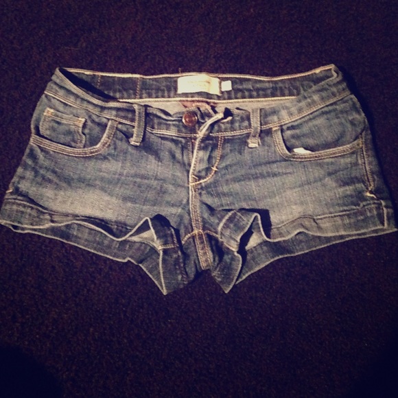 Abercrombie stretch short shorts!