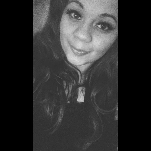 Meet your Posher, Camila - Picture 1 of 1