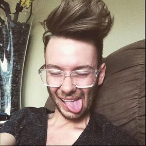 Meet your Posher, Devin