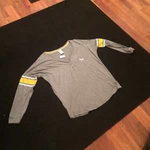 Large Grey VS PINK tee NWT