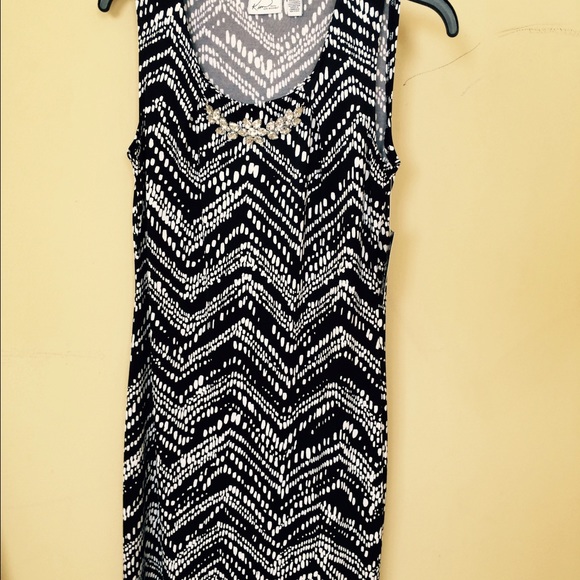 Casual dress..Worn once to wedding dinner. Pretty