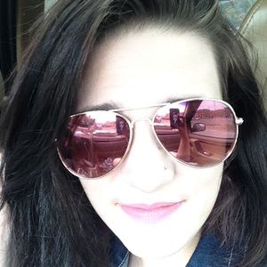 Meet your Posher, Delanie