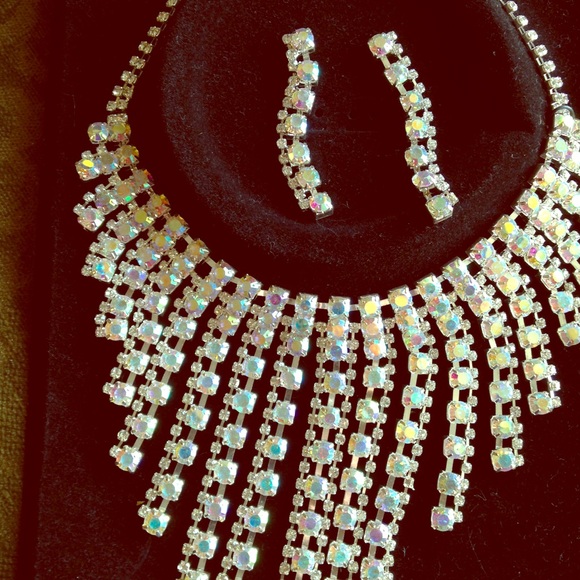 Necklace & earring set